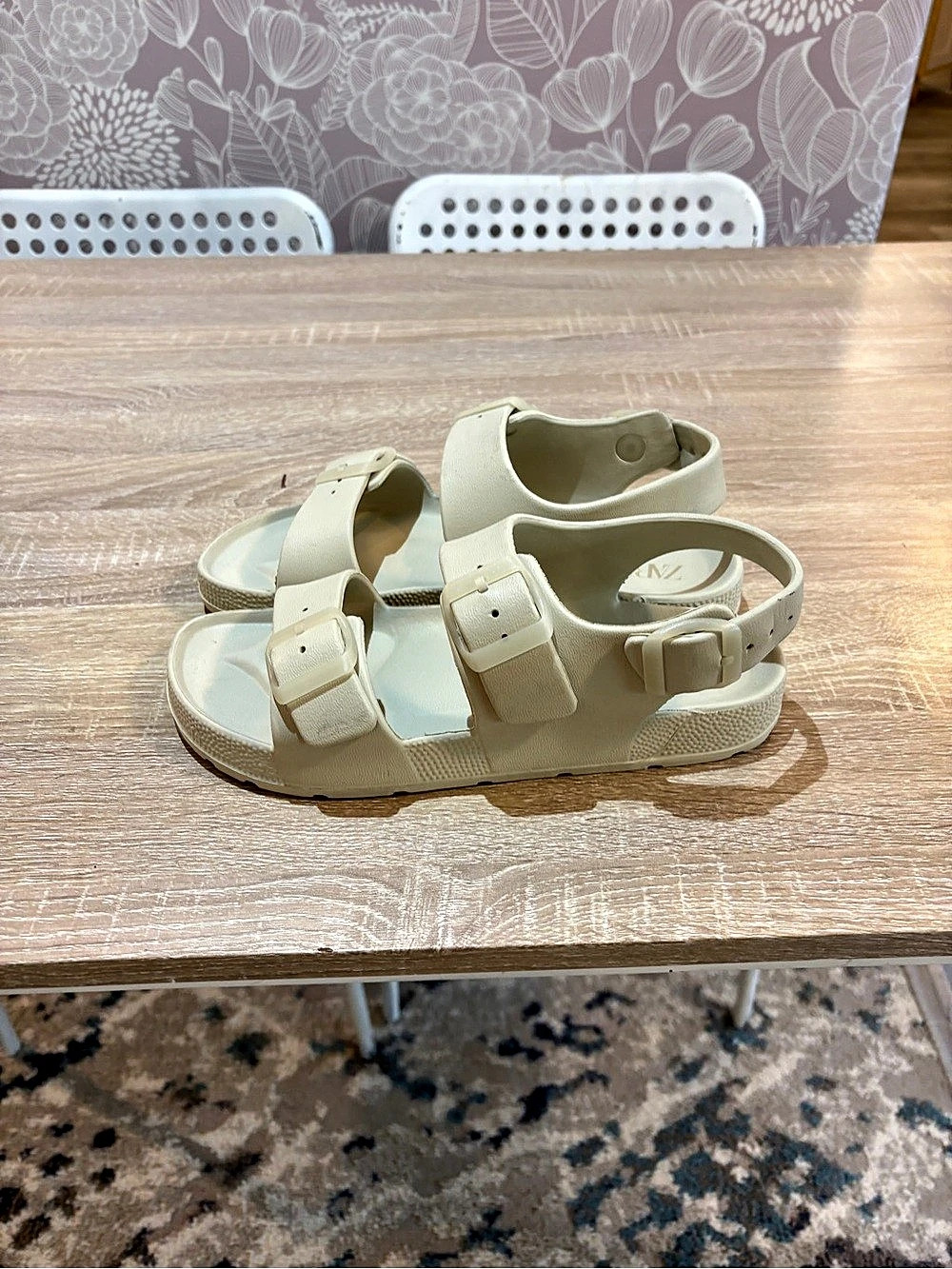 ZARA Women's Strappy Buckle Sandals in Cream